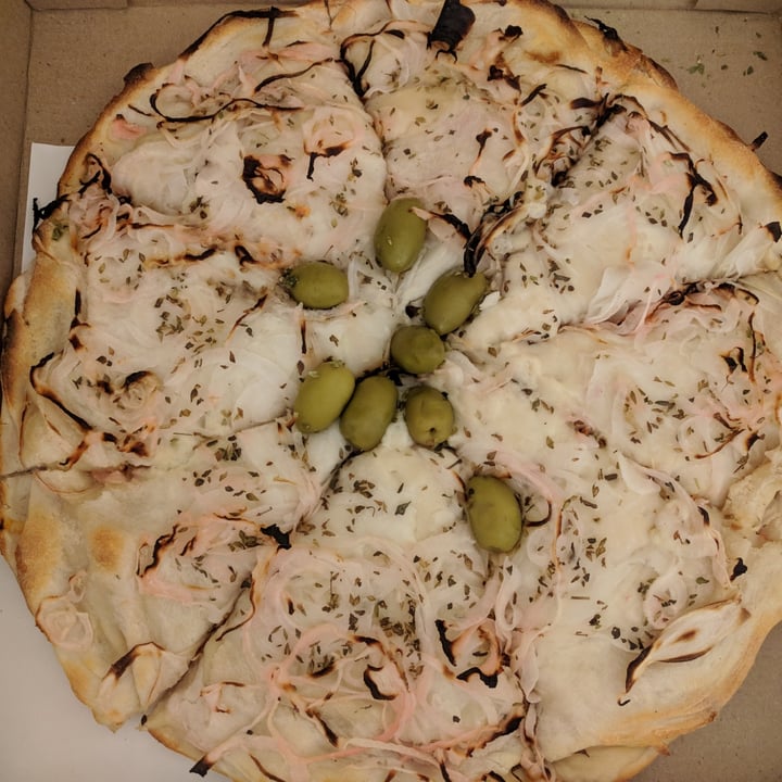 photo of Pizzas y Empanadas IL Giardino De Devoto fugazzeta rellena shared by @seamosuvoz on  09 Oct 2020 - review
