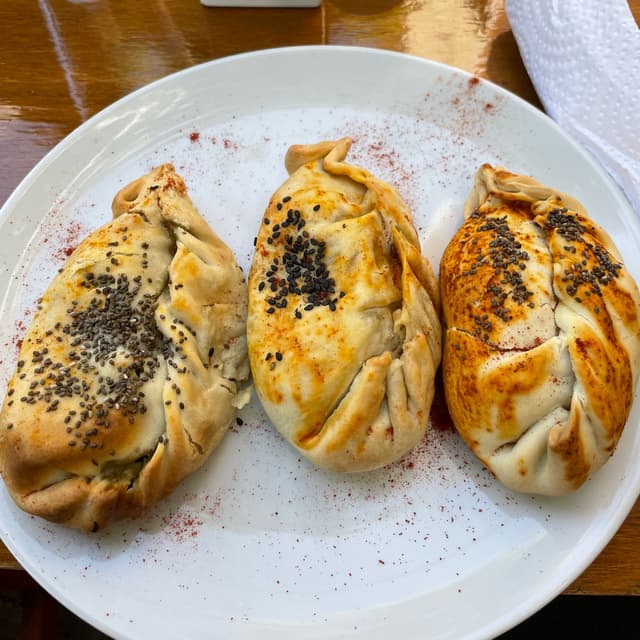 菜肴“Empanada de Acelga y Nueces”的照片