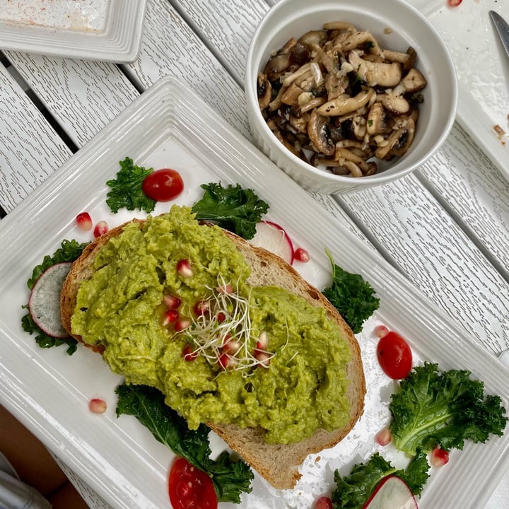 photo of Botany Robertson Quay Avocado toast shared by @amindfulmiao on  03 Oct 2021 - review