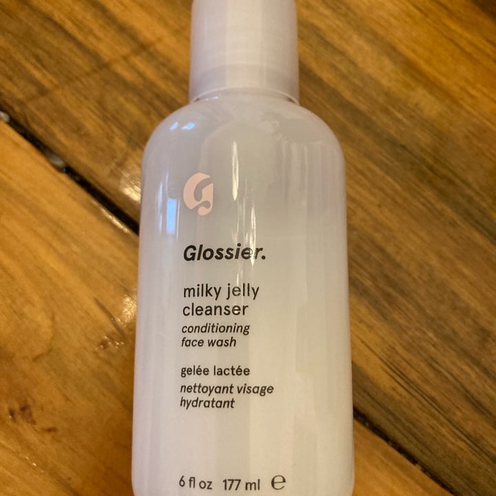 photo of Glossier milky jelly cleanser shared by @mariiieeve on  01 Nov 2021 - review