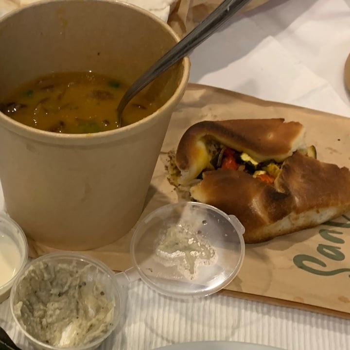 review photo of Santo Falafel Calzone melanzane man’houche moussakk shared by @camillaradaelli on 05 Nov 2020 - review