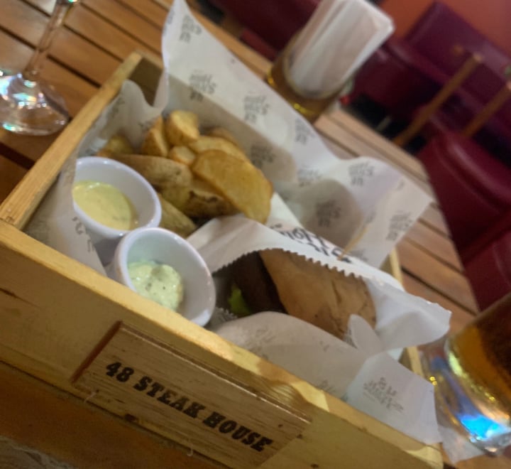 photo of 48 Steak House & PUB- Barrancabermeja Hamburguesa De Fallafel shared by @danieclozada on  29 Dec 2019 - review