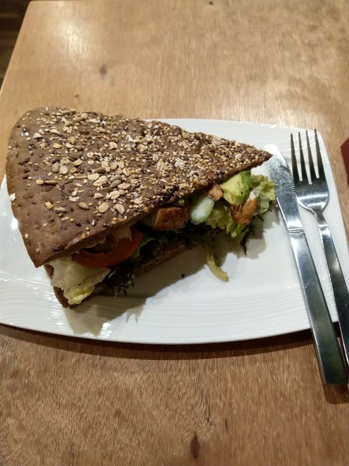 photo of Kraftwich Avocado & Tofu Vegan Kraftwich shared by @nadoose on  07 Apr 2019 - review