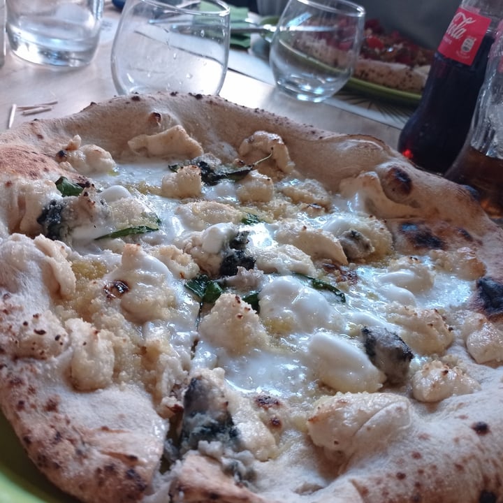photo of Vitto Pitagorico pizza quattro formaggi vegan shared by @libyy on  05 Dec 2022 - review