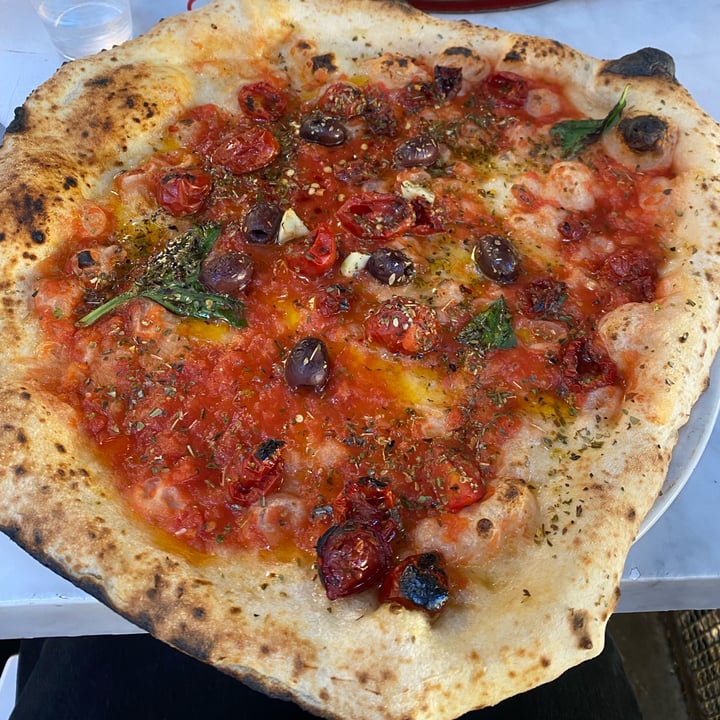 review photo of Pizzeria Sorbillo Marinara sbagliata shared by @ariannaabilion on 20 Nov 2022 - review