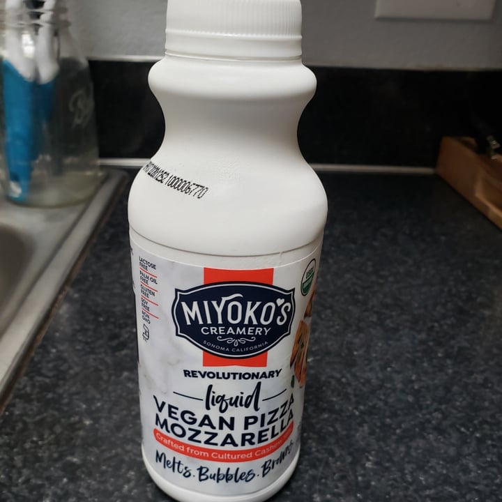 review photo of Miyoko's Creamery Liquid Vegan Pizza Mozzarella shared by @zengerra on 09 May 2022 - review
