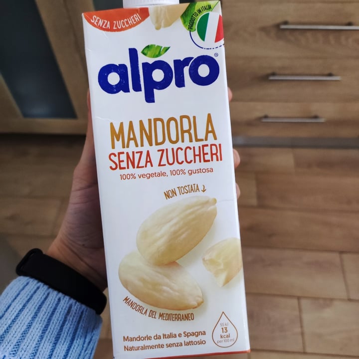 photo of Alpro Almond milk no sugar shared by @robivizz on  06 Apr 2022 - review