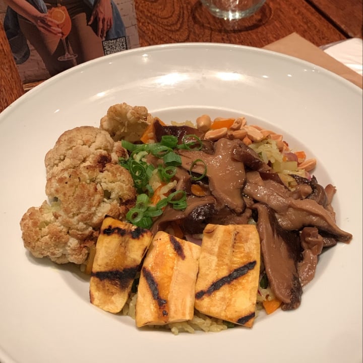 review photo of Insalata Khäo Pad shared by @akutsufer on 30 Jan 2022 - review