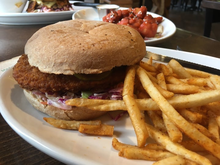 photo of Native Foods Cafe Nashville Hot Chicken Sandwich shared by @lisseatsplants on  22 Sep 2019 - review