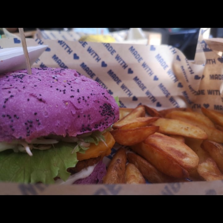 photo of Flower Burger Cheesy Cecio shared by @ameliees on  28 Nov 2021 - review