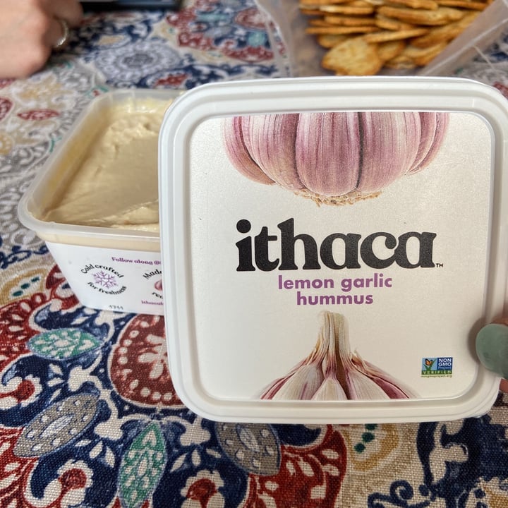 photo of Ithaca Cold-Crafted Lemon Garlic Hummus shared by @scarignan on  28 Jul 2021 - review