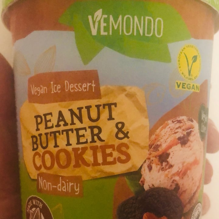 photo of Vemondo Ice cream peanut butter & cookies shared by @aikaetobi on  12 Jan 2022 - review