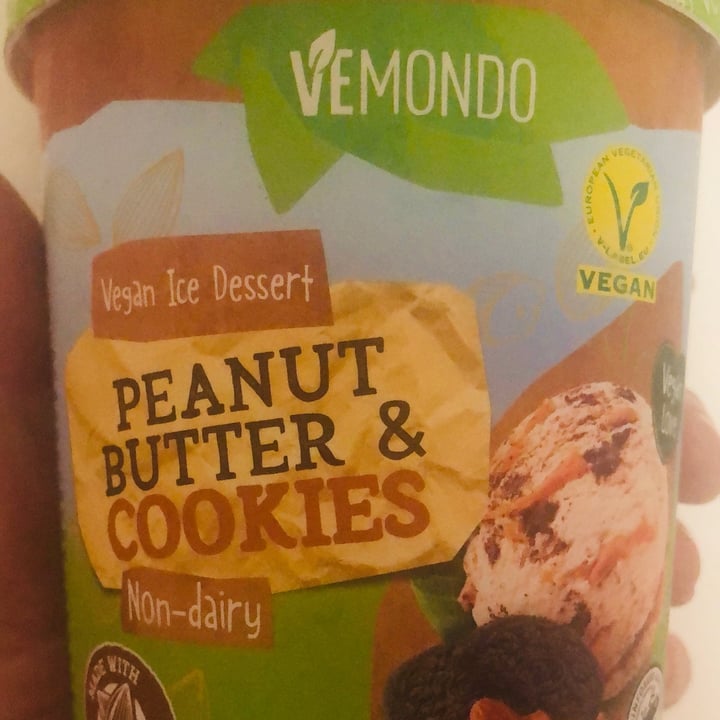 review photo of Vemondo Ice cream peanut butter & cookies shared by @aikaetobi on 12 Jan 2022 - review