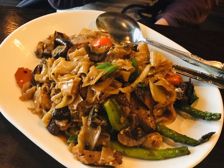 photo of Araya's Vegetarian Place Drunken Noodle shared by @amipark on  23 Jan 2019 - review