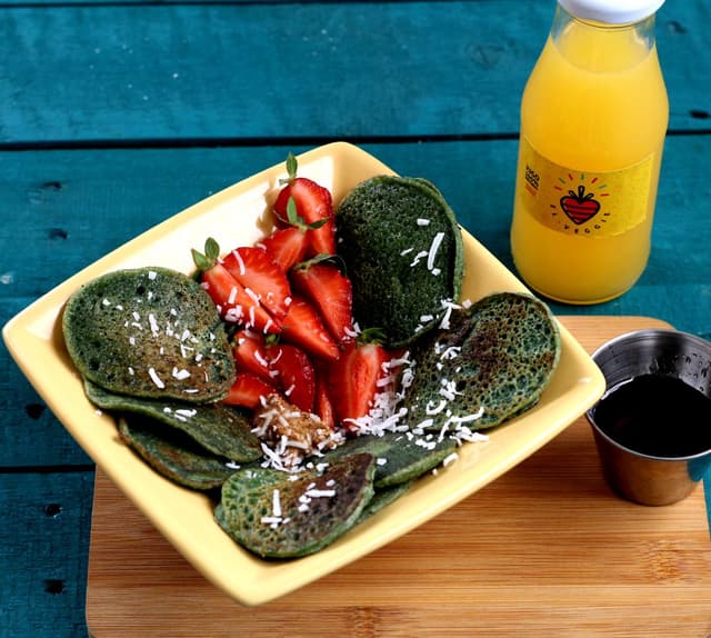 Photo of the dish “Spirulina pancakes bowl”