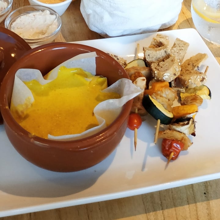 photo of Restaurante Alive Vegan cheese fondue shared by @cristinaroes on  28 Jan 2021 - review