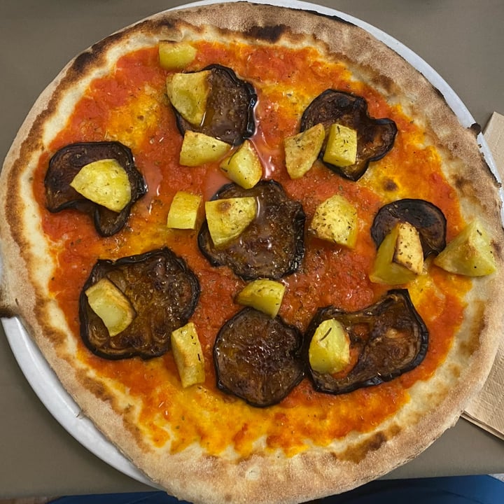 photo of Monte Cristo Pizza Marinara con melanzane fritte e patate al forno shared by @elitofu on  19 Jun 2022 - review