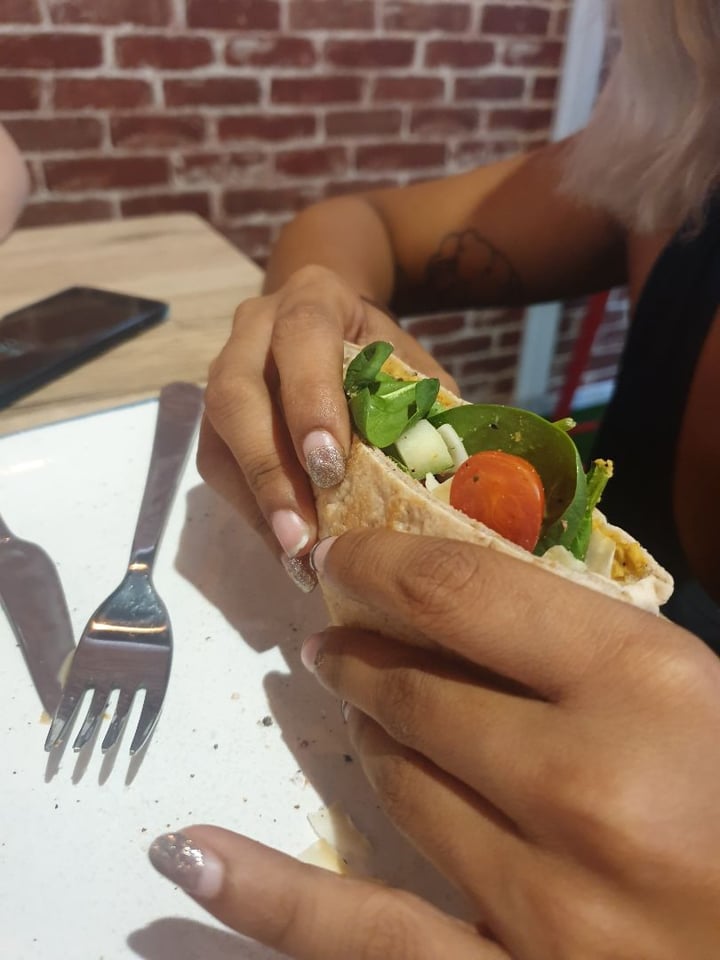review photo of Shake Farm Hummus Pita 🥙 shared by @shon on 05 Oct 2019 - review