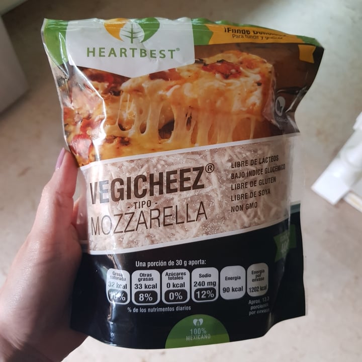 photo of Vegicheez Queso tipo Mozzarella shared by @brendagzz on  24 May 2020 - review