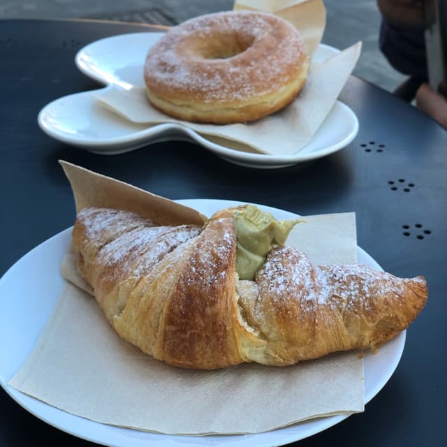 菜肴“Cornetto Al Pistacchio”的照片
