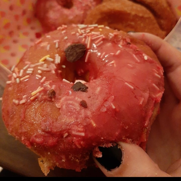 photo of Brammibal's Donuts Pink Sprinkles shared by @amnrx on  20 Dec 2020 - review