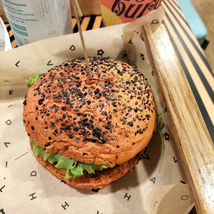 photo of Flower Burger coccinella burger shared by @laravale on  01 Oct 2022 - review