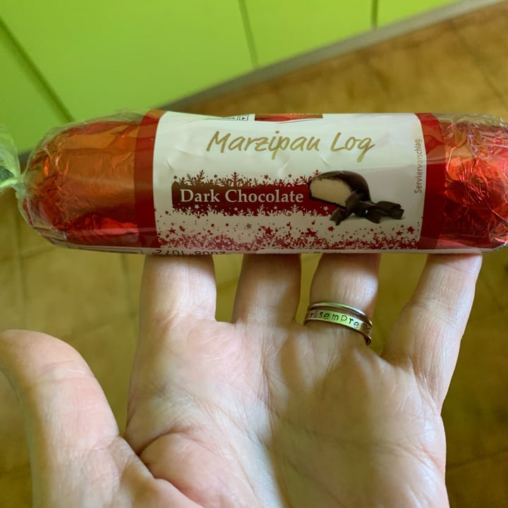 photo of Favorina Marzipan Log Dark Chocolate shared by @coloratantonella on  28 Nov 2022 - review