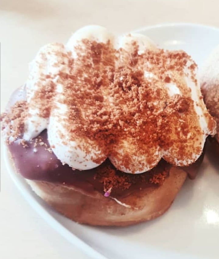 photo of Considerit S’mores doughnut shared by @barbaga on  08 Mar 2020 - review