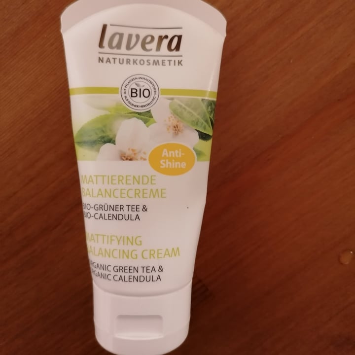 review photo of Lavera Naturkosmetik Mattierende Balancecreme shared by @jenn1wnk on 11 Nov 2022 - review