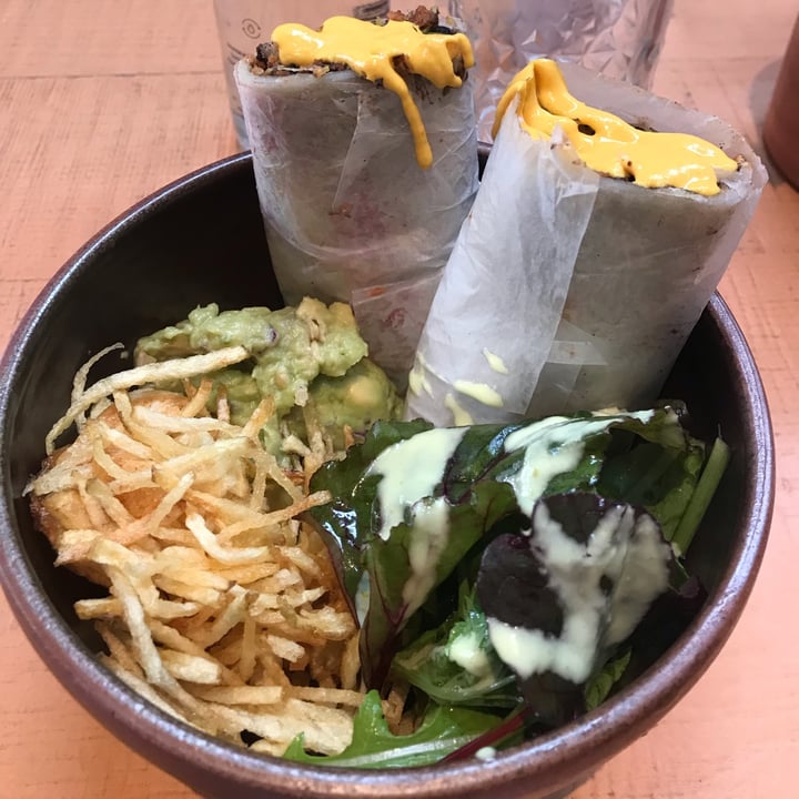 photo of Oleada Plant Based California Burrito shared by @francescachina on  08 Oct 2021 - review