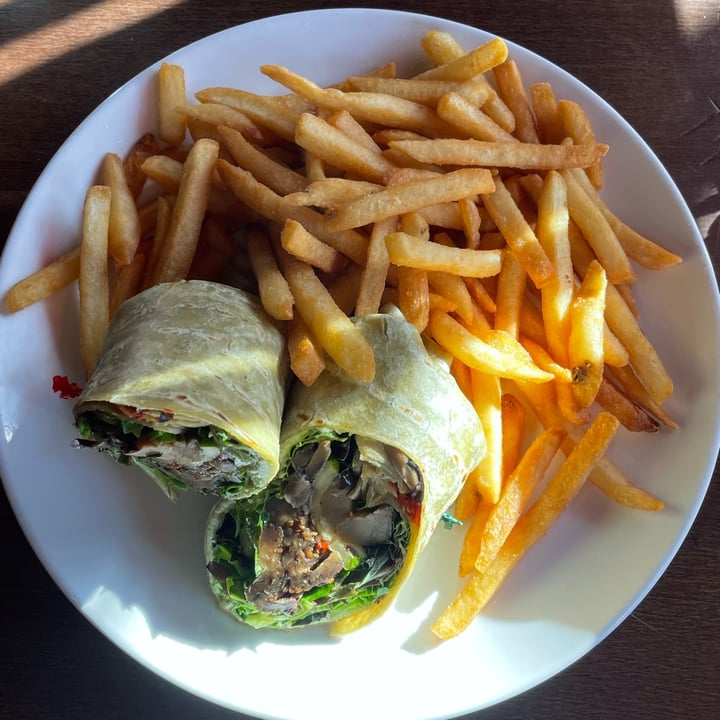 review photo of The Rose and Crown Grilled Vegetable Wrap shared by @jpegg on 29 Nov 2022 - review