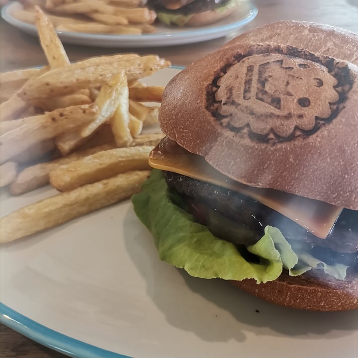 photo of Royale Eatery Vegan cheese burger shared by @vegmelly on  10 Mar 2021 - review
