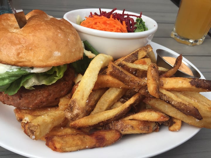 review photo of MeeT in Yaletown The Beyond Burger shared by @thejoanna on 19 Oct 2019 - review