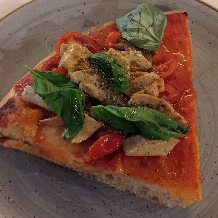 photo of Dal Teo Pizza Con Porcini E Pomodorini Freschi shared by @hungryvegan00 on  05 Dec 2021 - review