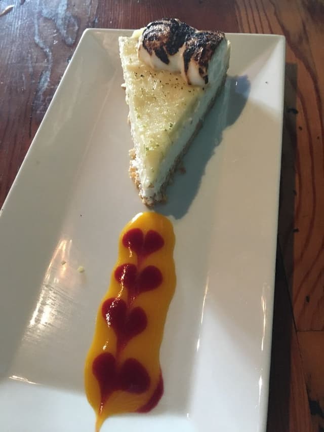 菜肴“Key Lime Cheesecake”的照片