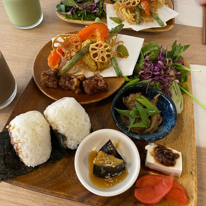 photo of Comeco Foods Onigiri organic vegetables plate shared by @mamaoyen on  19 Mar 2022 - review