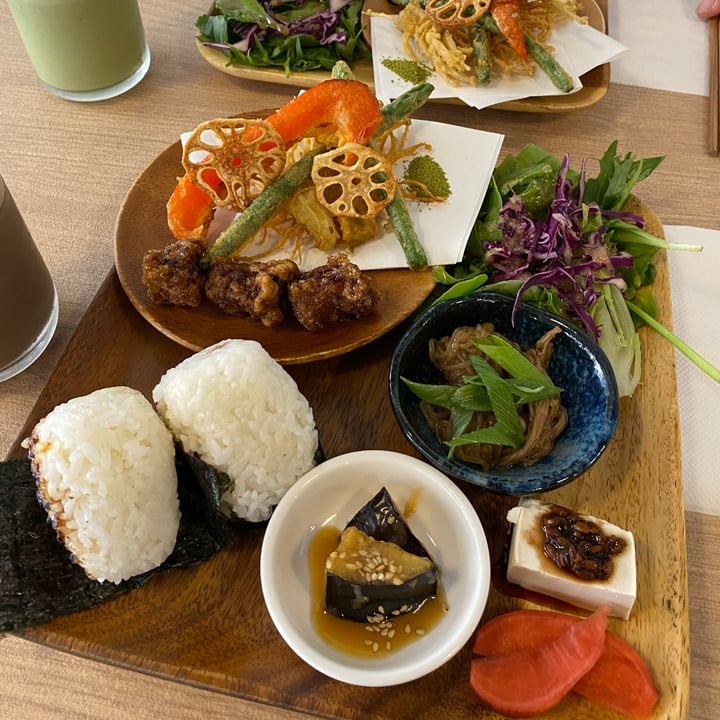 review photo of Comeco Foods Onigiri organic vegetables plate shared by @mamaoyen on 19 Mar 2022 - review