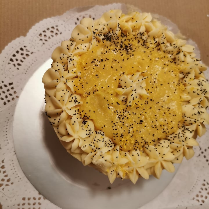 review photo of Veganería Le Muf Pastel de limón shared by @wloria on 31 Oct 2020 - review