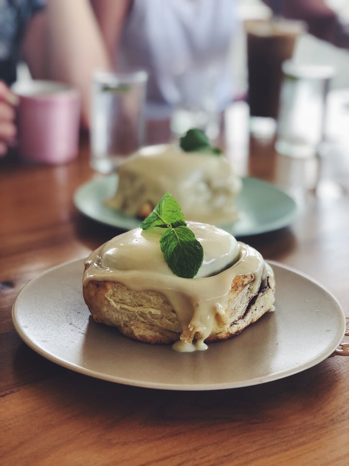 photo of I Am Vegan Babe Cafe Cinnamon roll shared by @alyrauff on  18 Oct 2018 - review