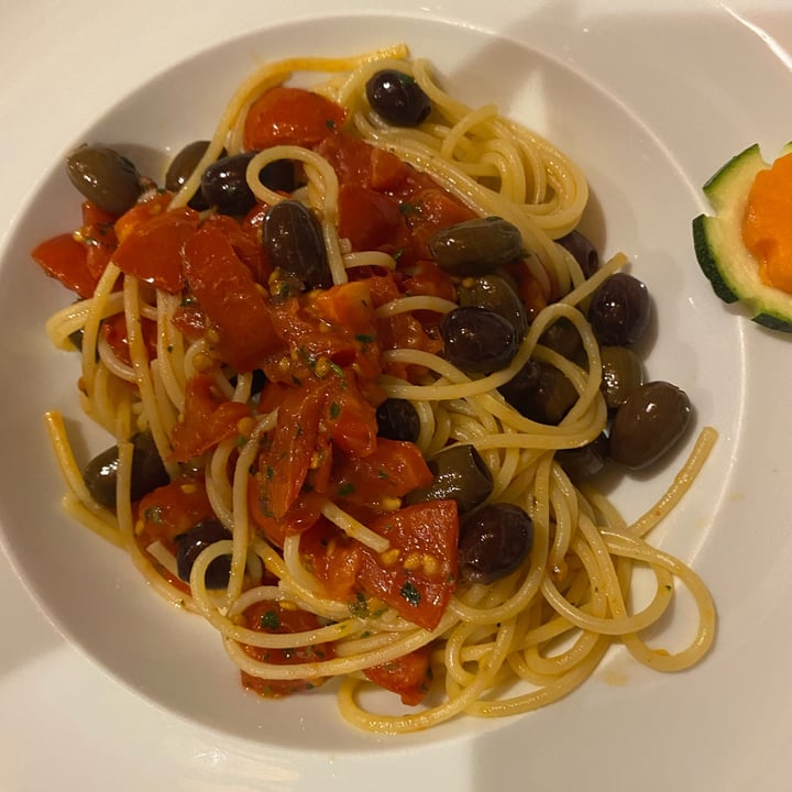 photo of Trattoria Alla Fontaniva Spaghetti con olive e pomodorini shared by @veronicaaaa on  06 Aug 2022 - review