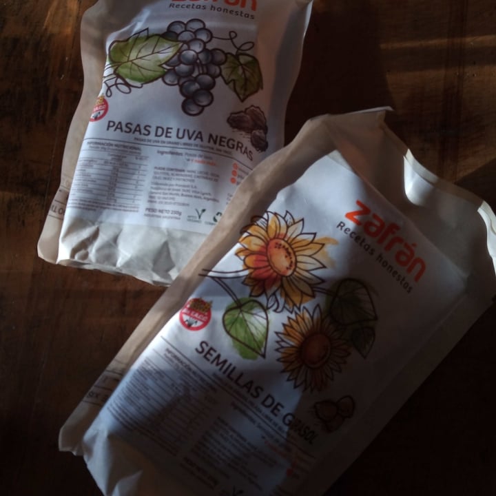 review photo of Zafran Galletitas Algarroba Pasas Y Girasol shared by @antocarpi on 04 May 2021 - review