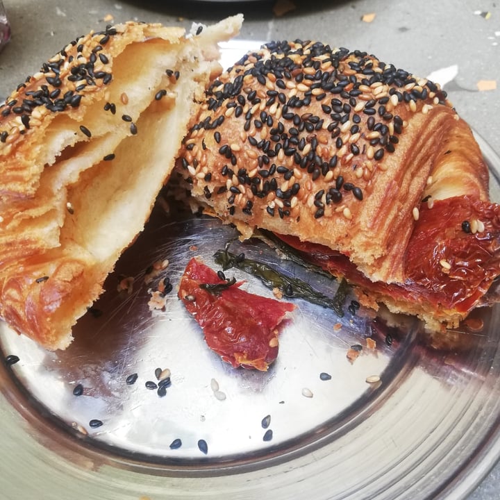 photo of Bioma Plant Based Café Belgrano roll capresse shared by @agostinamarconi on  27 Mar 2022 - review