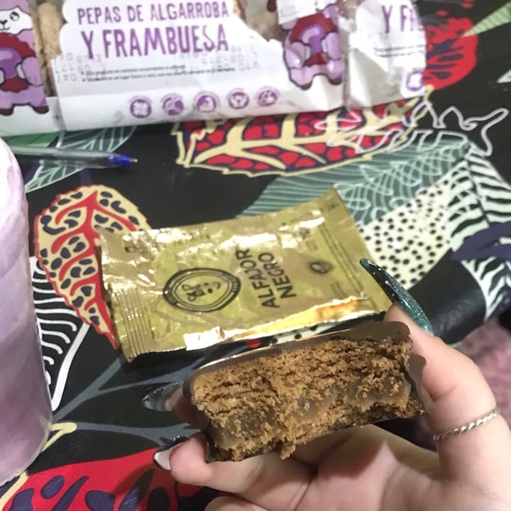 review photo of Felices Las Vacas Alfajor Negro shared by @vampirebaby on 10 Sep 2021 - review