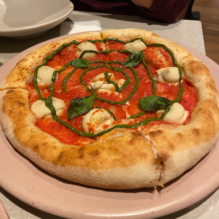 photo of Mudrá Pizza Margherita shared by @veganeandoenbsas on  25 Jan 2022 - review
