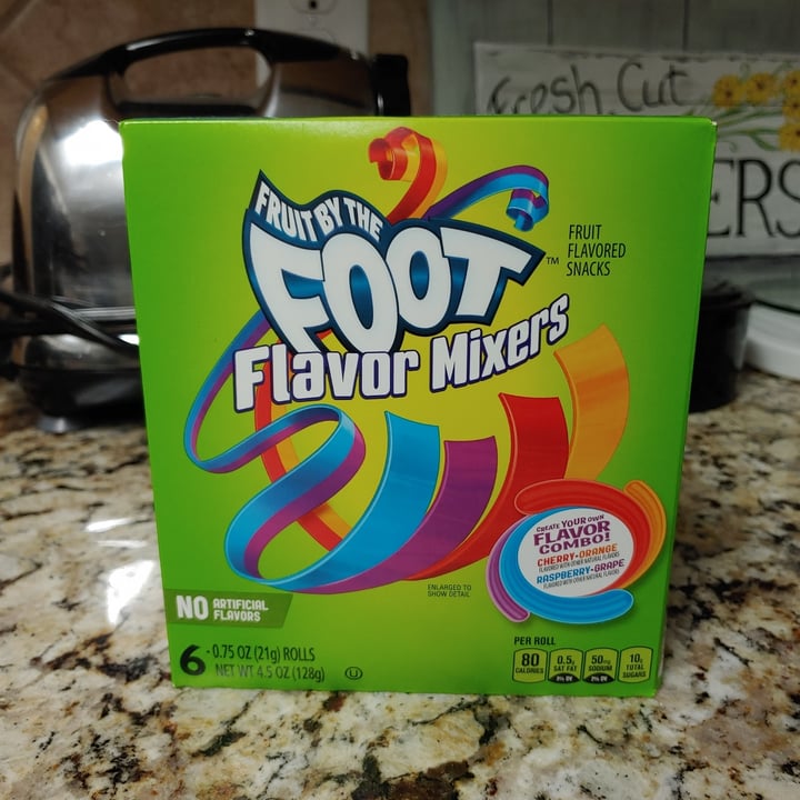photo of Betty Crocker  Fruit by the foot shared by @thundergleep on  24 Oct 2021 - review