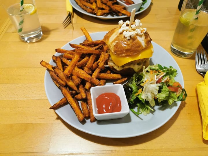 review photo of innerluck. Vegan Pretzel Cheese Burger shared by @annaamelie on 01 Mar 2020 - review
