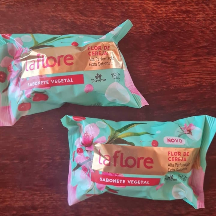 review photo of Davene La flore sabonete vegetal flor de cereja shared by @analu46 on 04 May 2022 - review