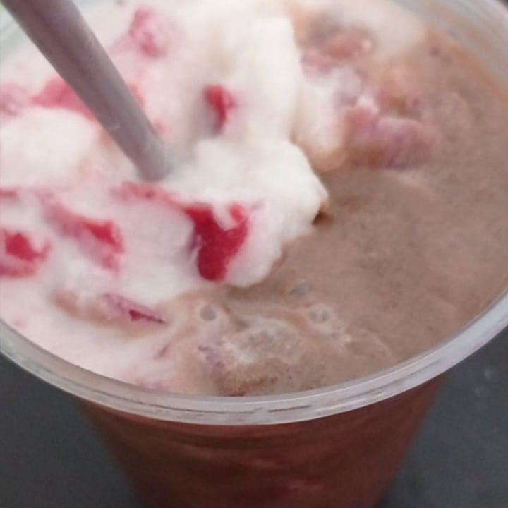 review photo of Fat Vegan Malteada Chocolate Y Fresa shared by @monsecitaaa on 12 Dec 2021 - review