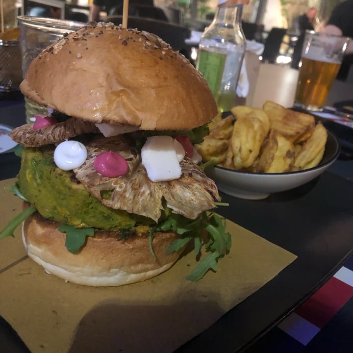 photo of Old England Pub - Pub Birreria Padova Porn burger vegan shared by @fabianna on  13 May 2022 - review