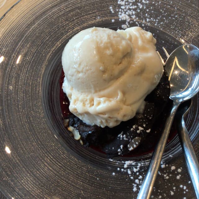Photo of the dish “Brownies con gelato alle mandorle e crema di mirtilli”